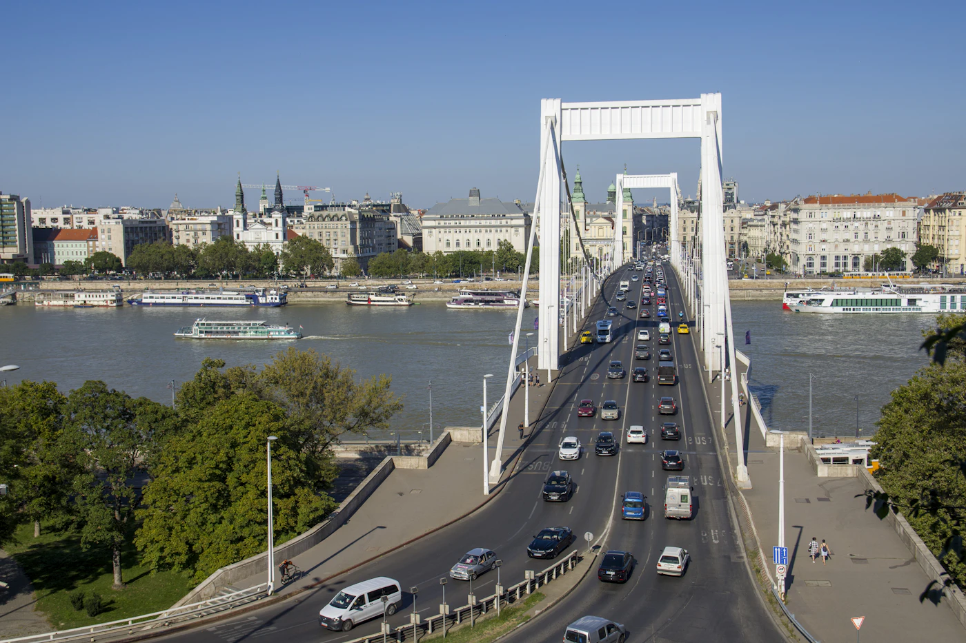匈牙利多瑙河桥梁交通