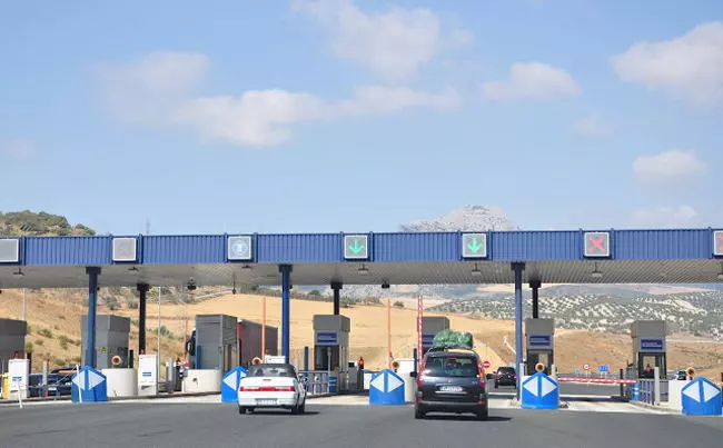 西班牙:西班牙高速公路分为autopistas和autovias。